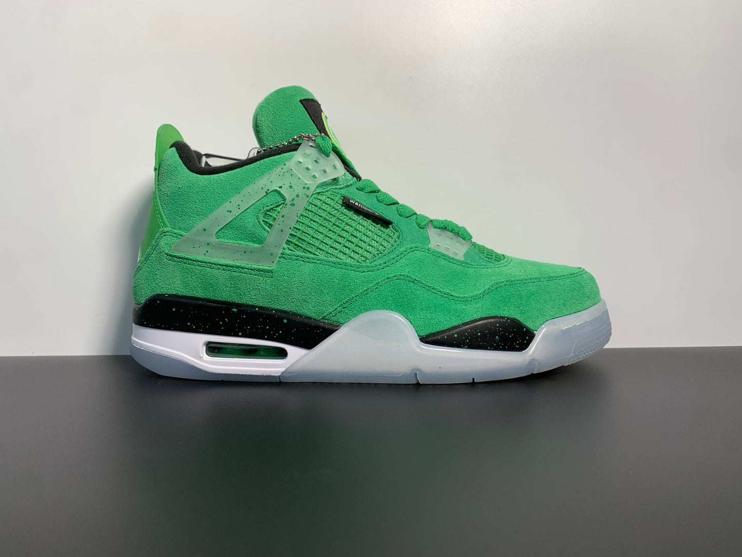 Air Jordan 4 Wahlburger