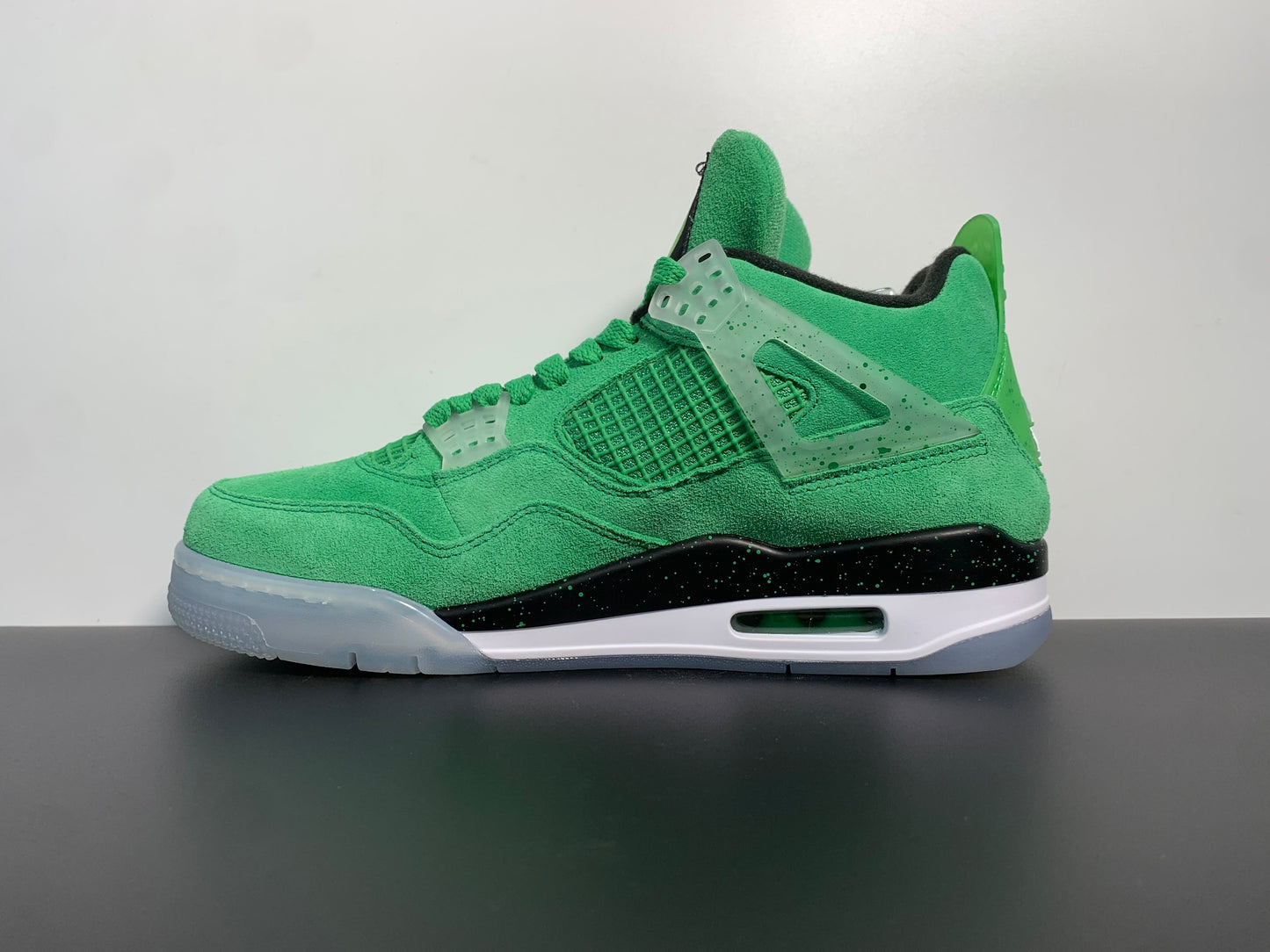 Air Jordan 4 Wahlburger