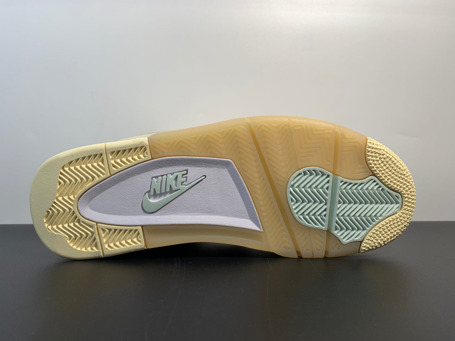 OFF-WHITE x Air Jordan 4 WMNS Mid Sail CV9388-100