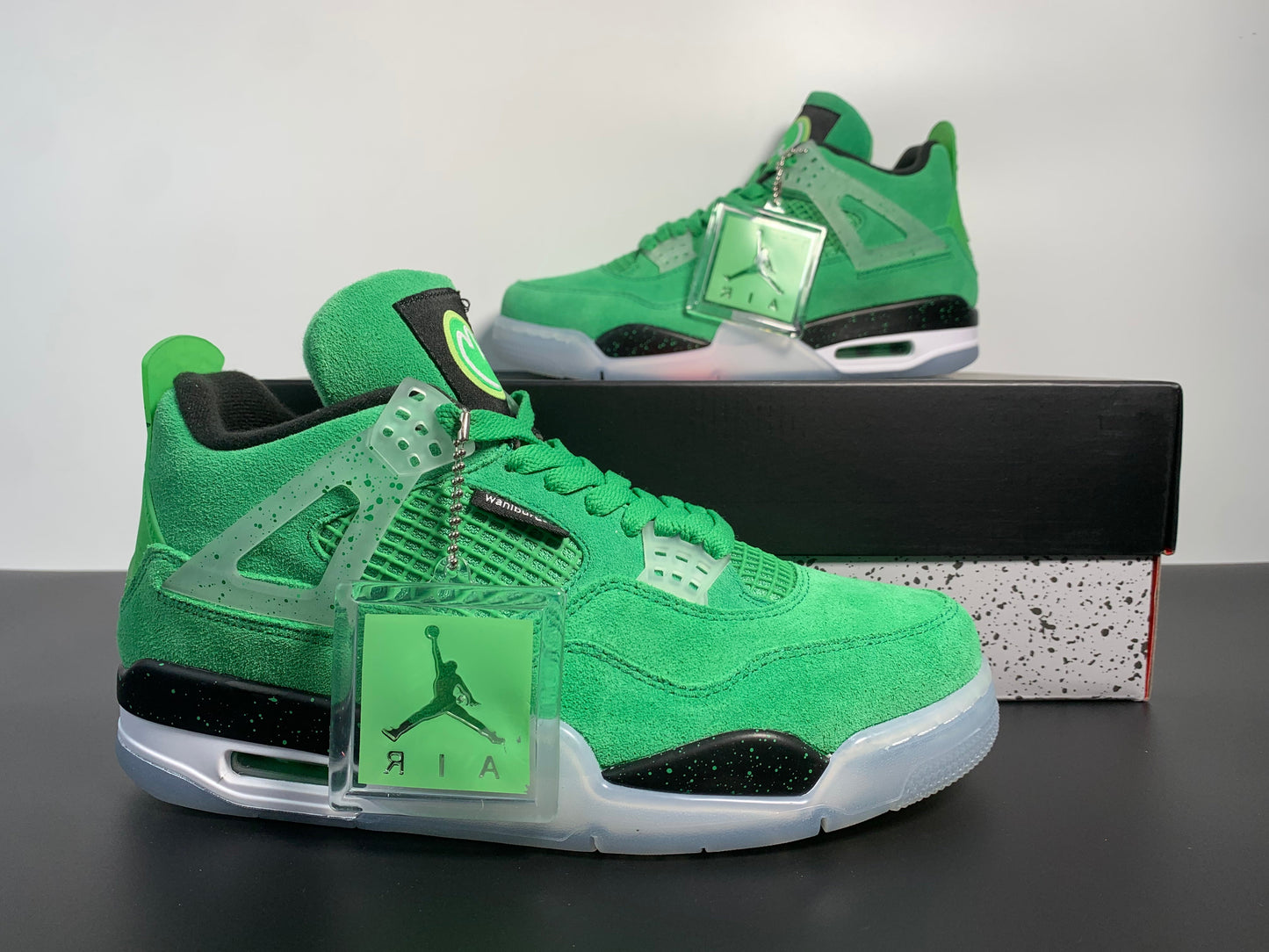 Air Jordan 4 Wahlburger