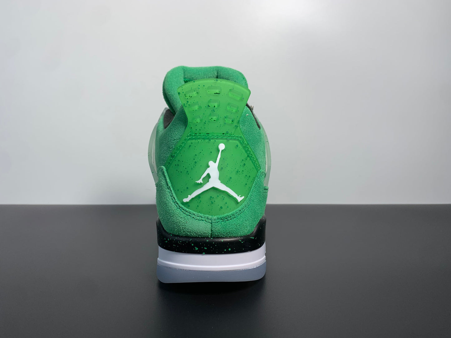 Air Jordan 4 Wahlburger