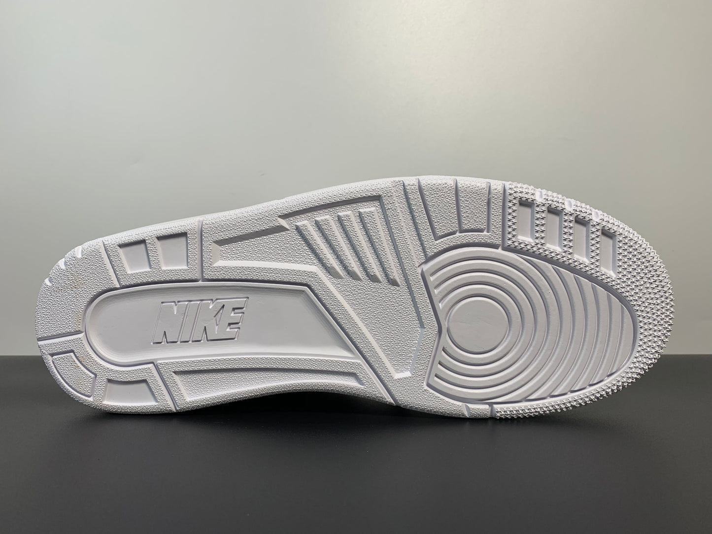 Air Jordan 3 Retro Seoul AV8370-100