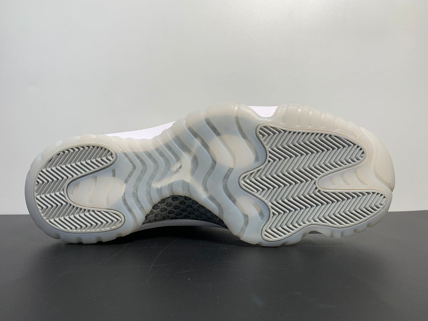 Air Jordan 11 Silver Eyelets CT8012-011