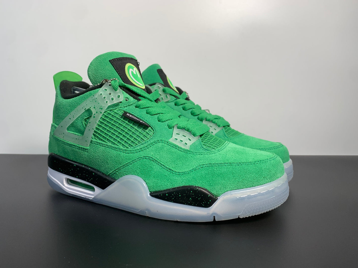 Air Jordan 4 Wahlburger