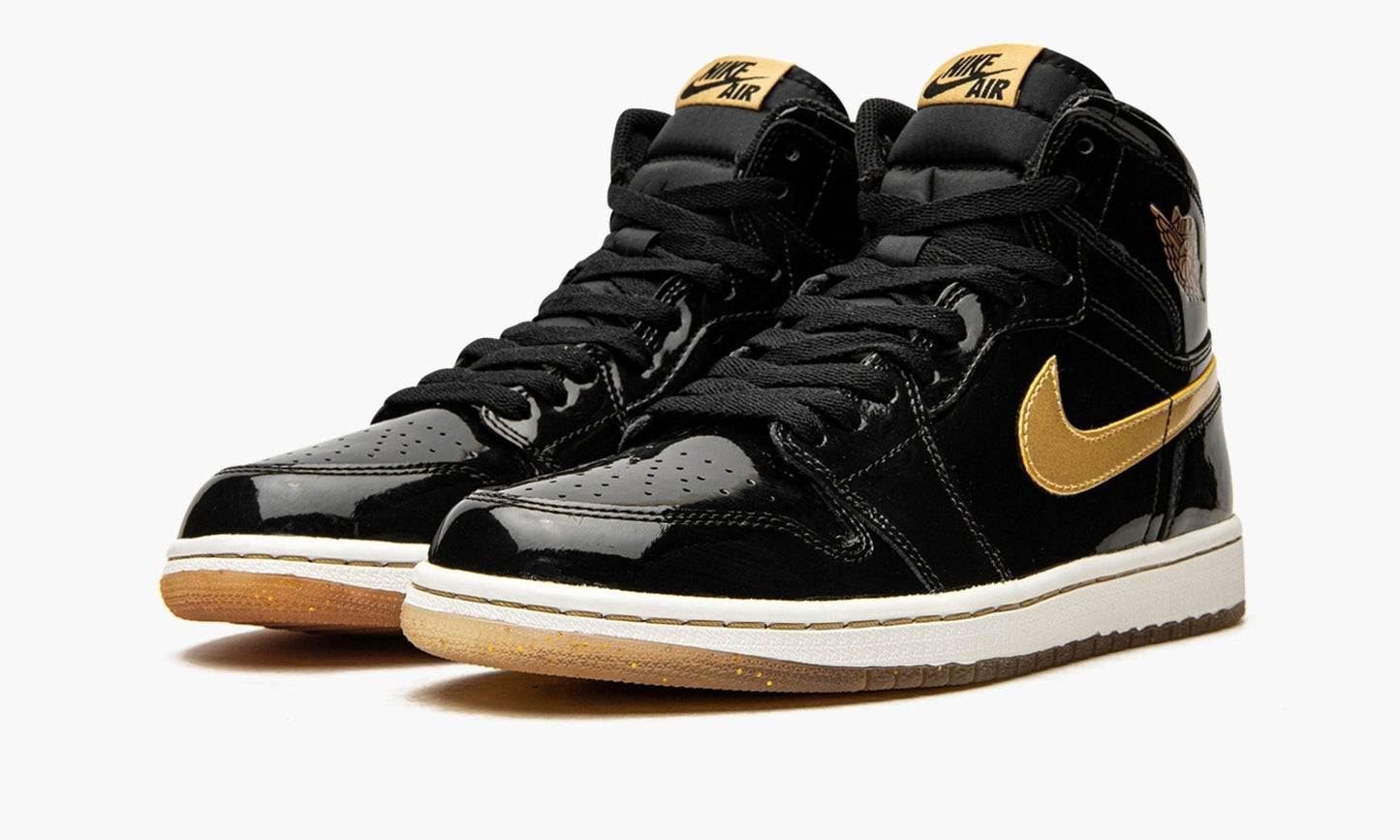 Air Jordan 1 Retro High OG "Black/Metallic Gold"