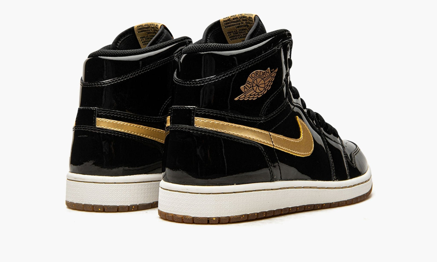 Air Jordan 1 Retro High OG "Black/Metallic Gold"