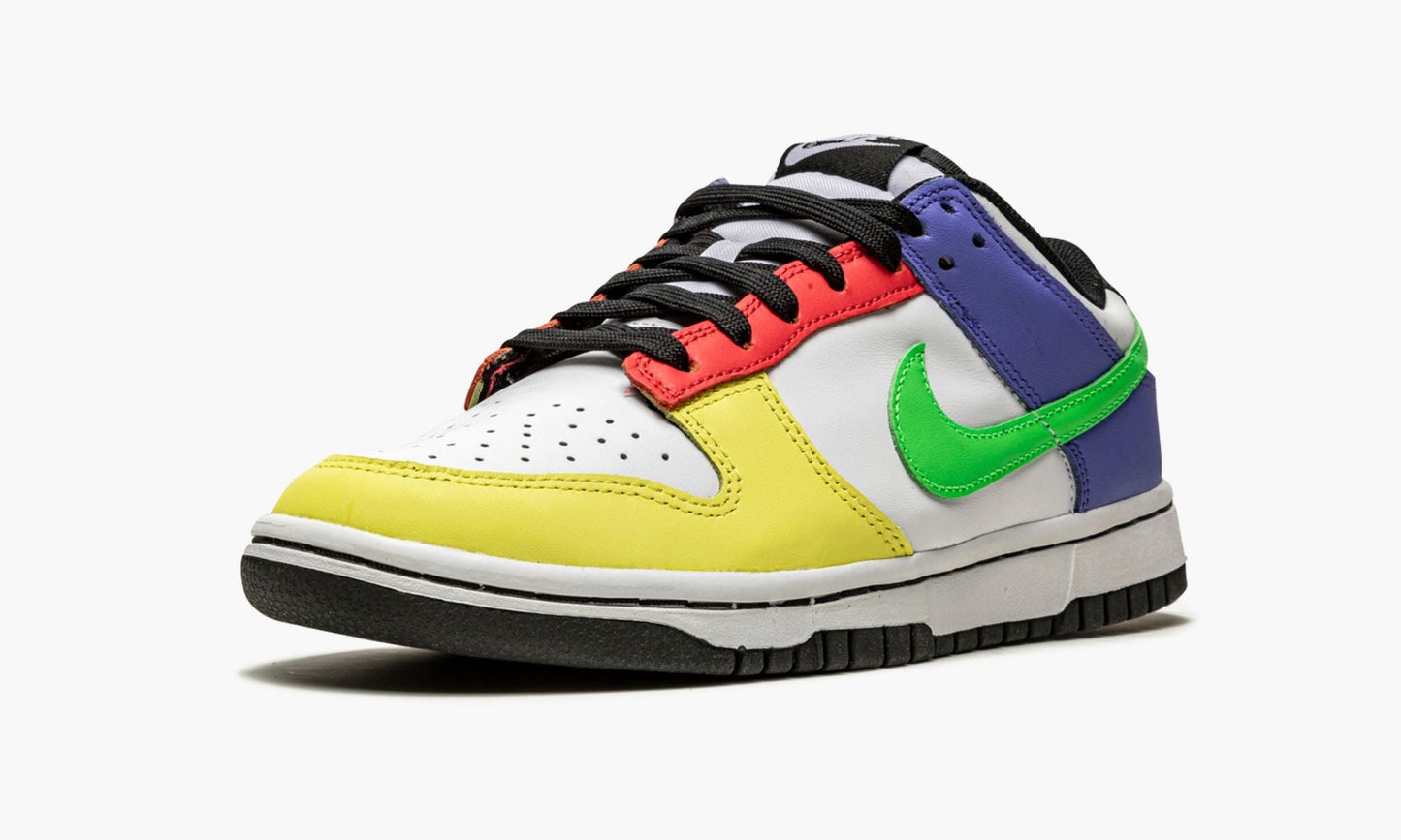 Dunk Low WMNS "Green Strike"