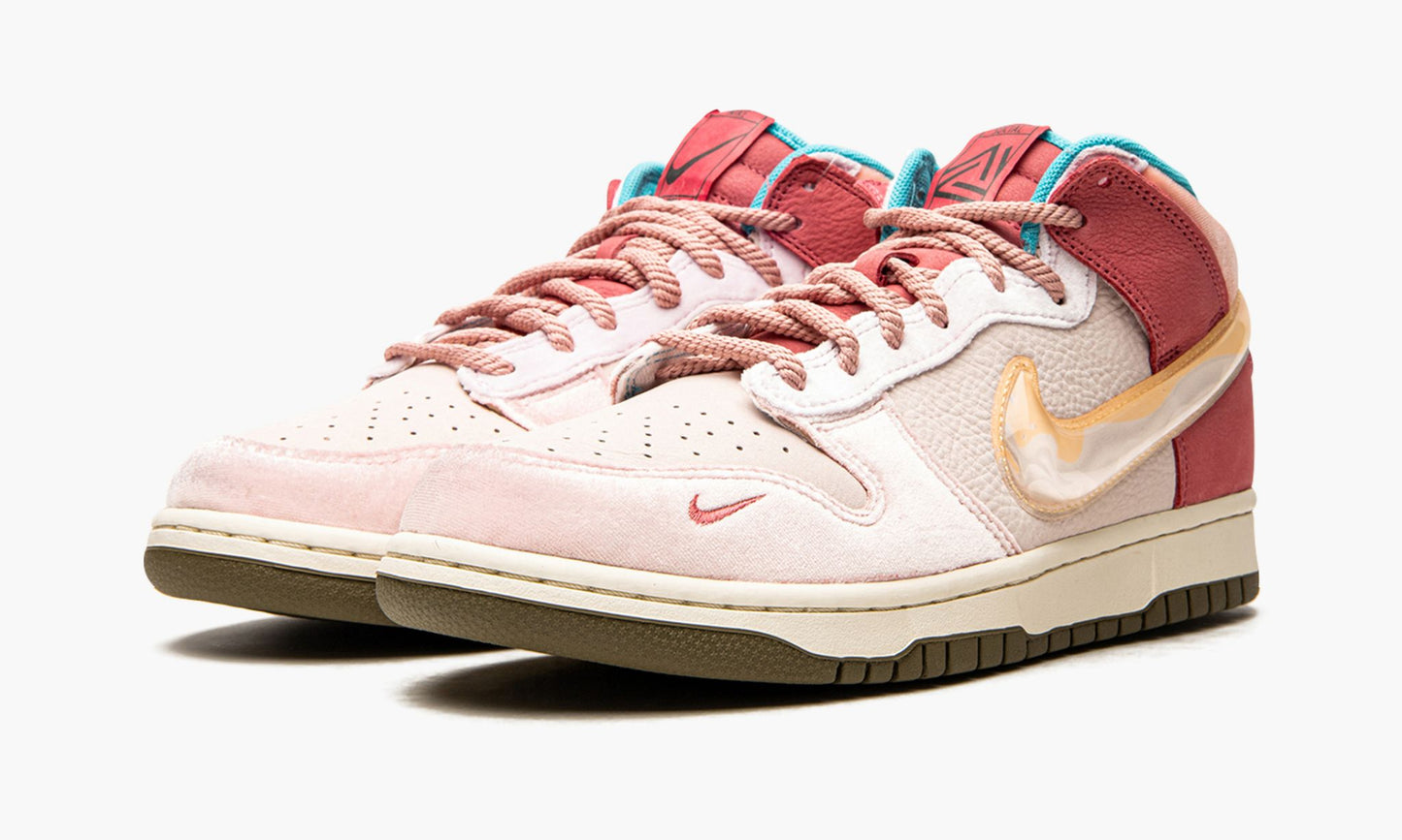 Dunk Mid "Social Status - Strawberry Chocolate"