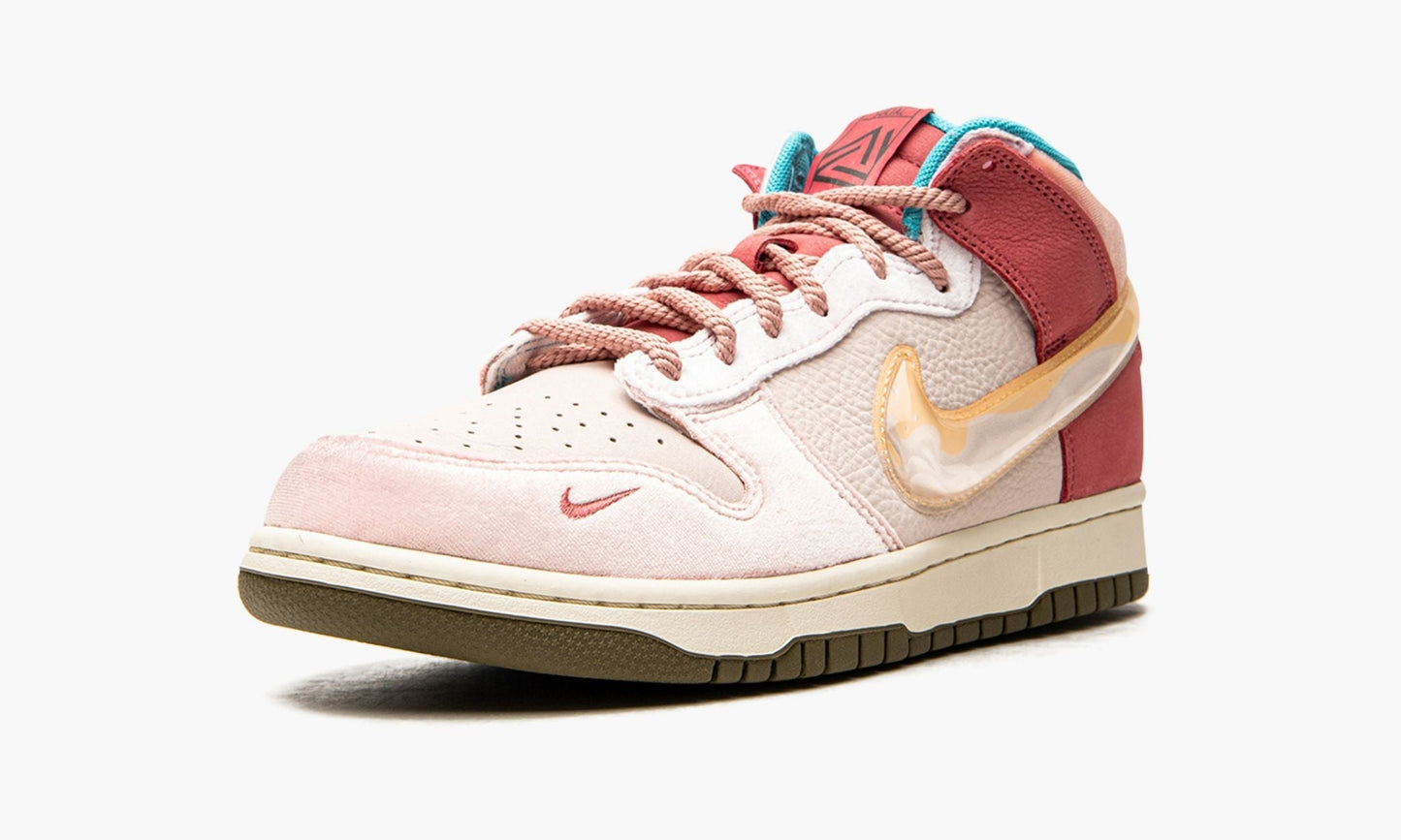 Dunk Mid "Social Status - Strawberry Chocolate"