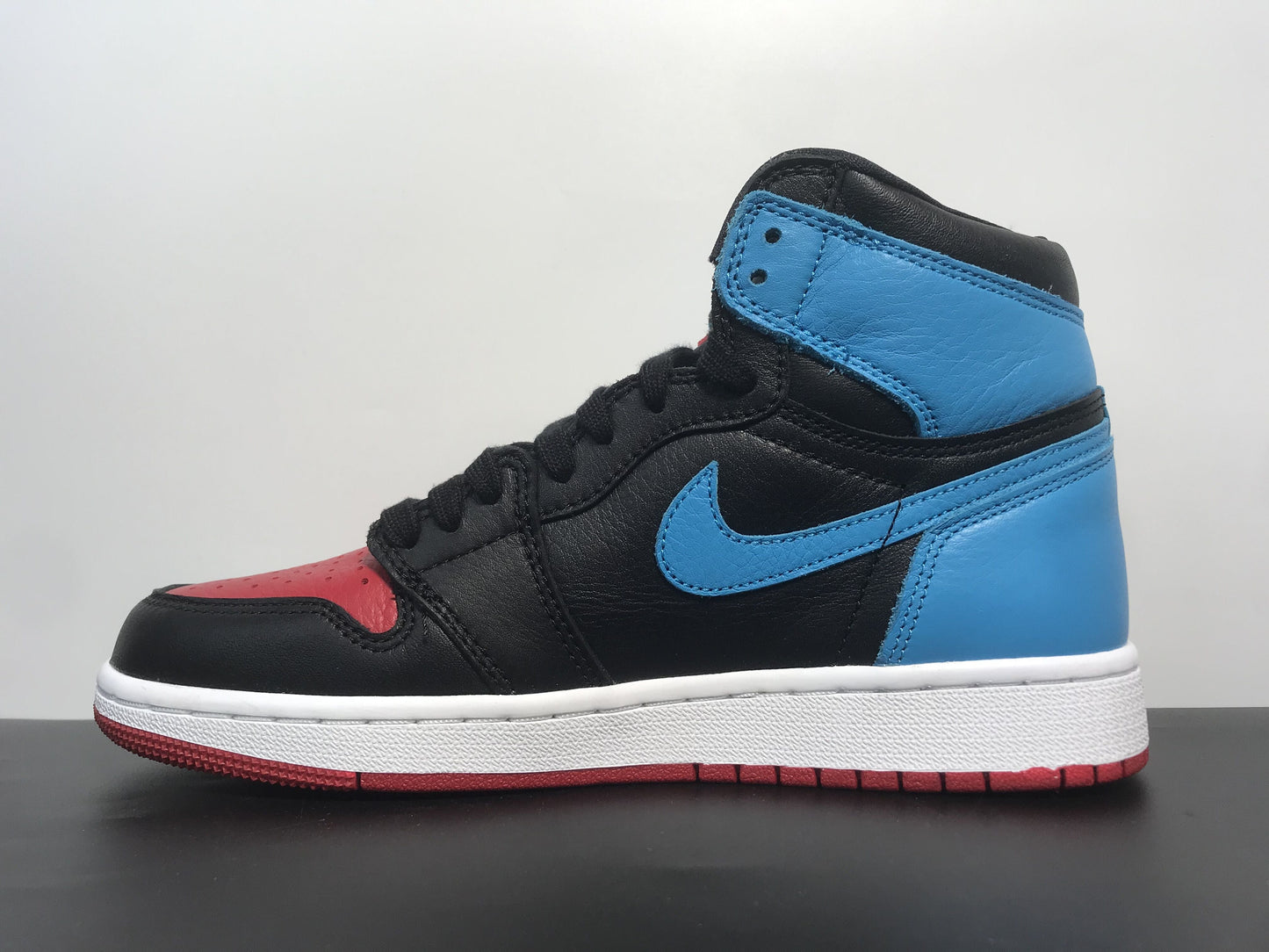 Air Jordan 1 WMNS UNC TO CHICAGO