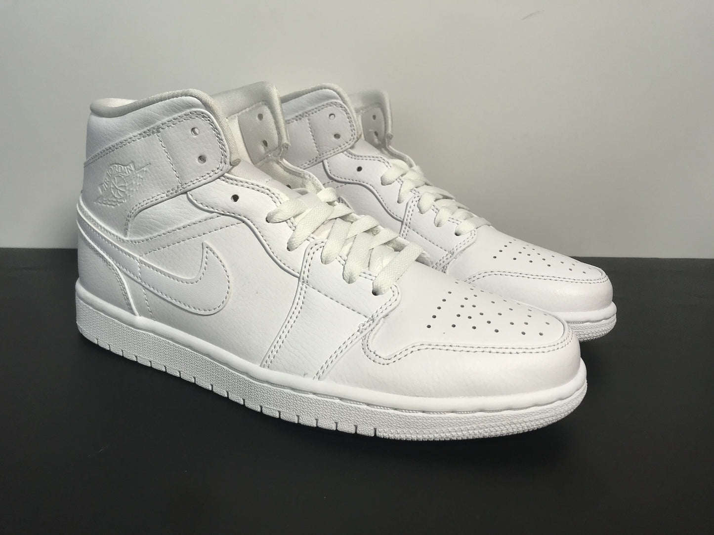 Air Jordan 1 Mid Triple White