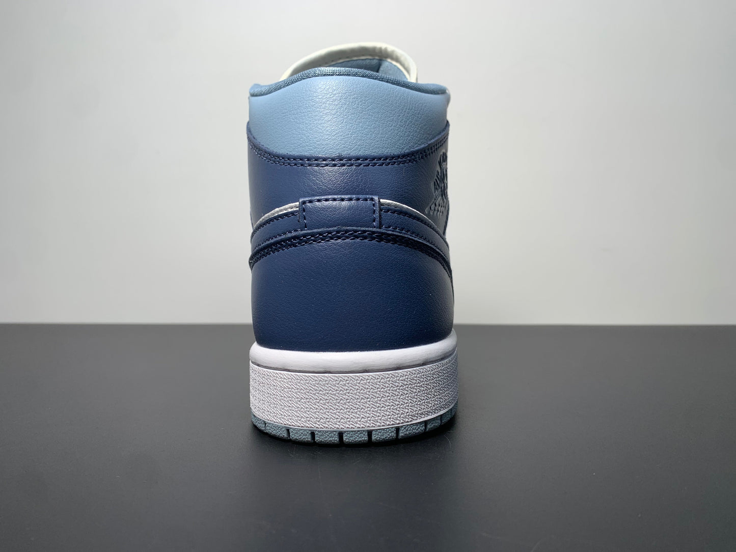 Air Jordan 1 Mid Diffused Blue BQ6472-140