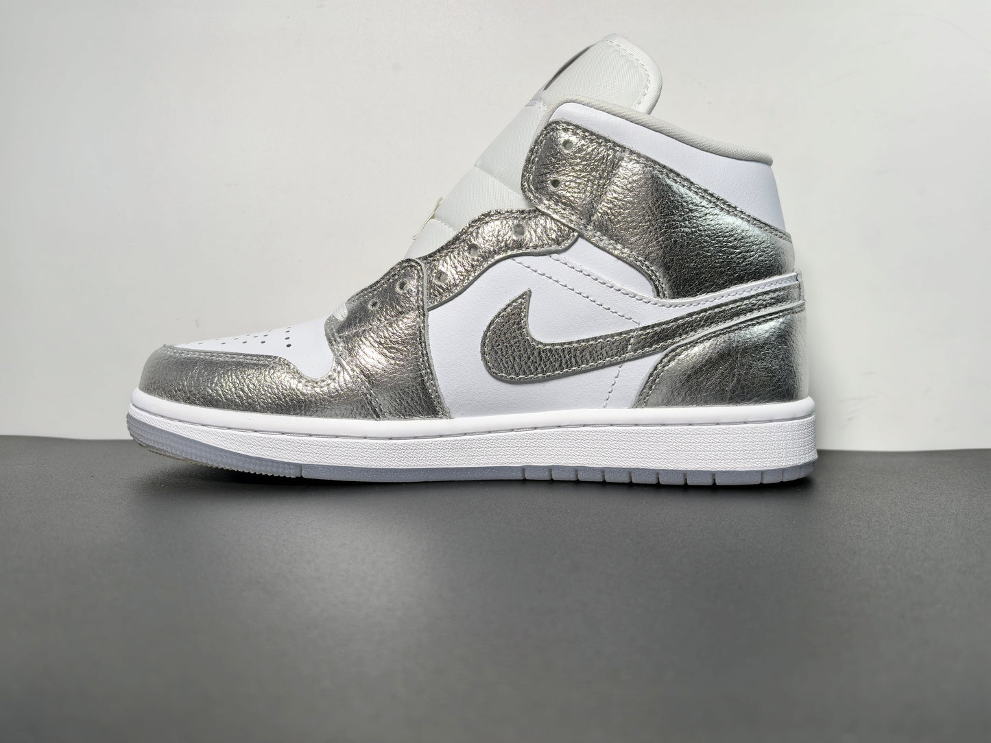 Air Jordan 1 Mid “Metallic Silver” FN5031-100