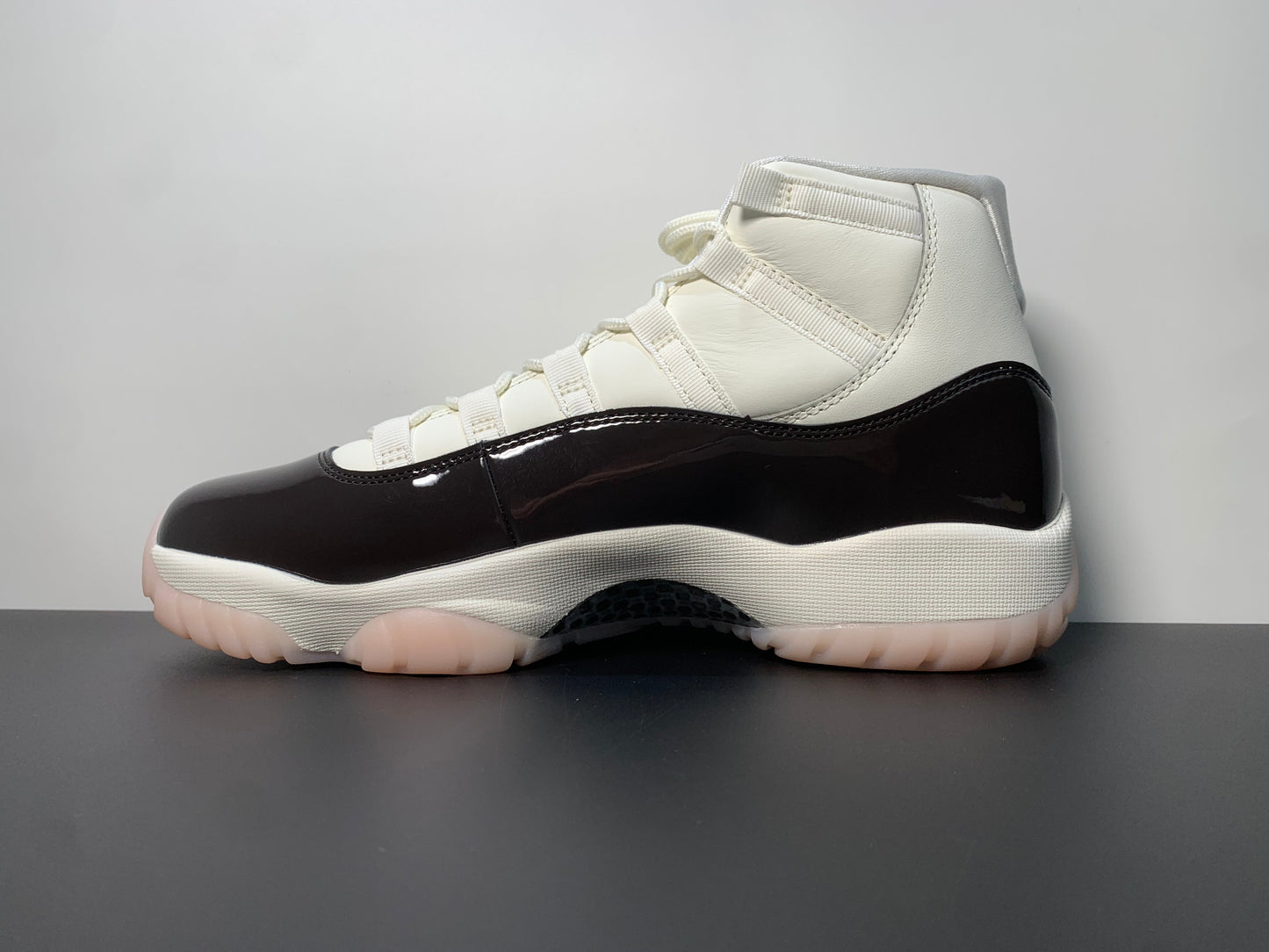 Air Jordan 11 “Neapolita AR0715-101