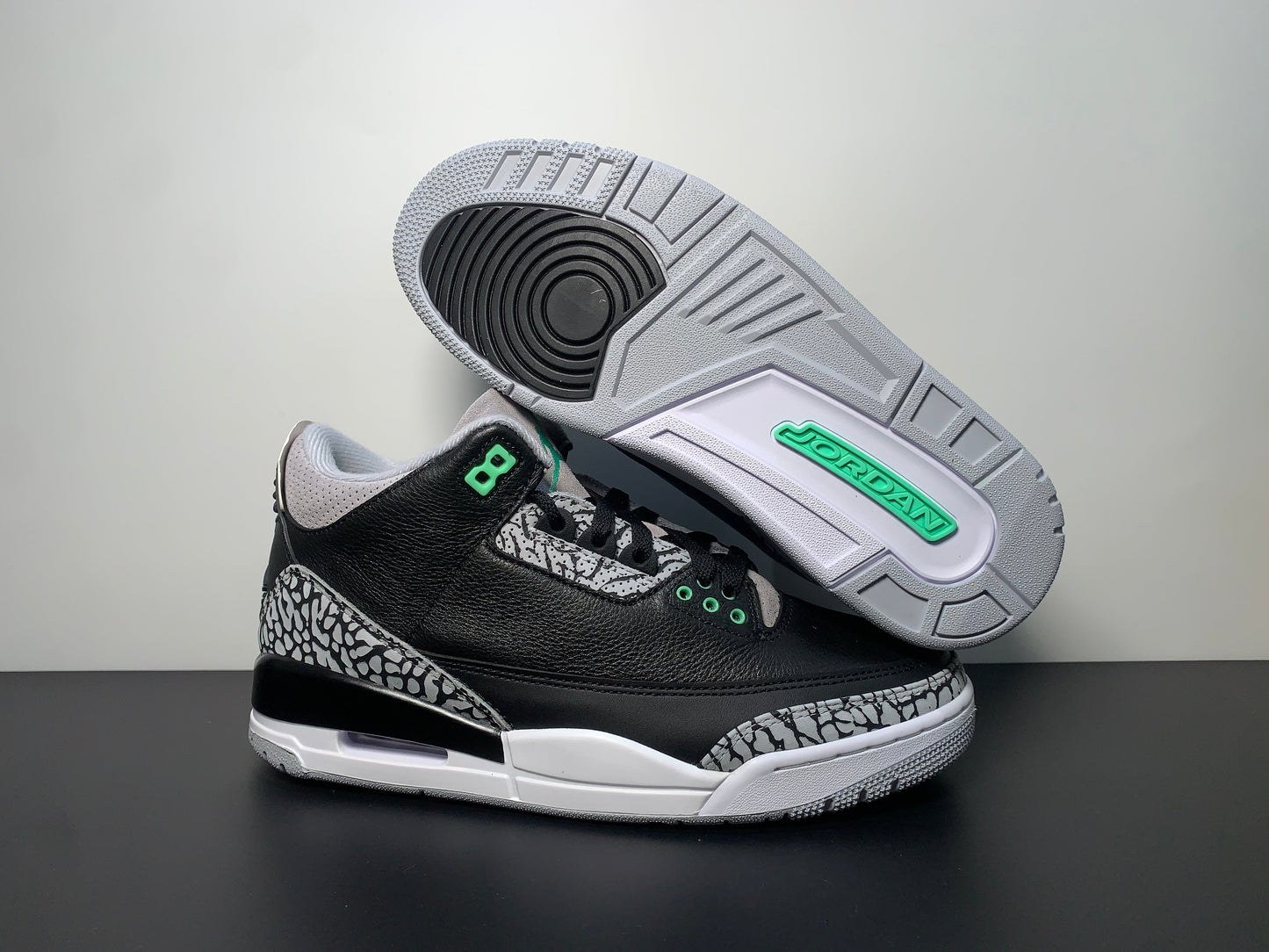 Air Jordan 3 Retro Green Glow CT8532-031