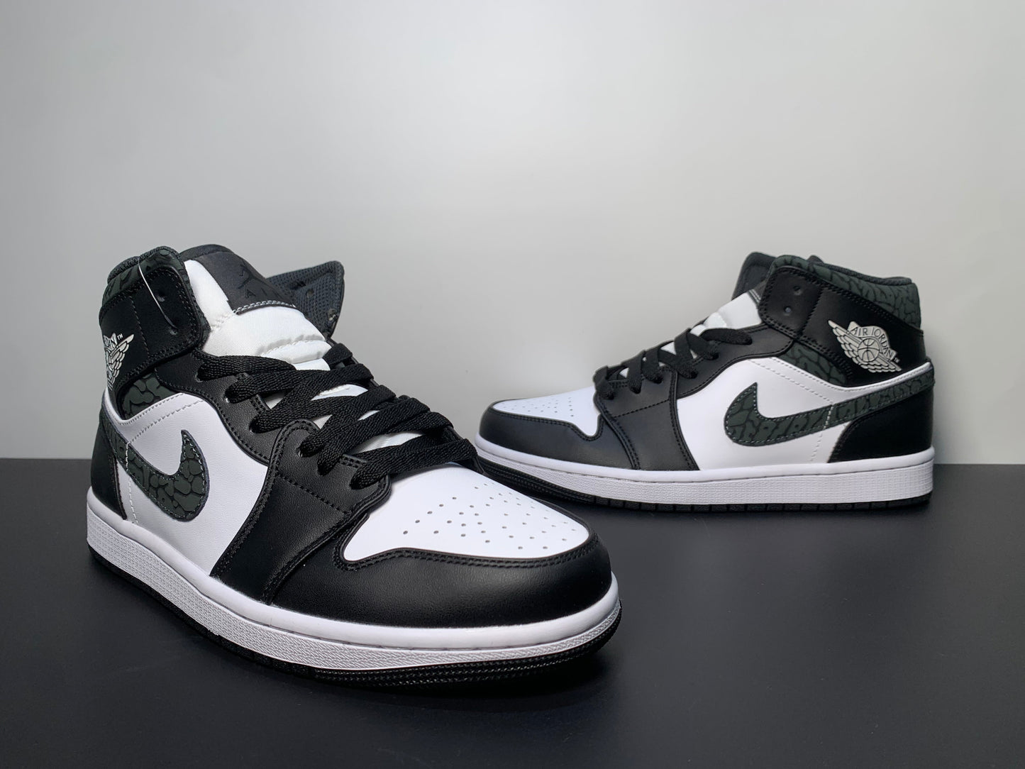 Air Jordan 1 Mid SE「Panda Elephant」