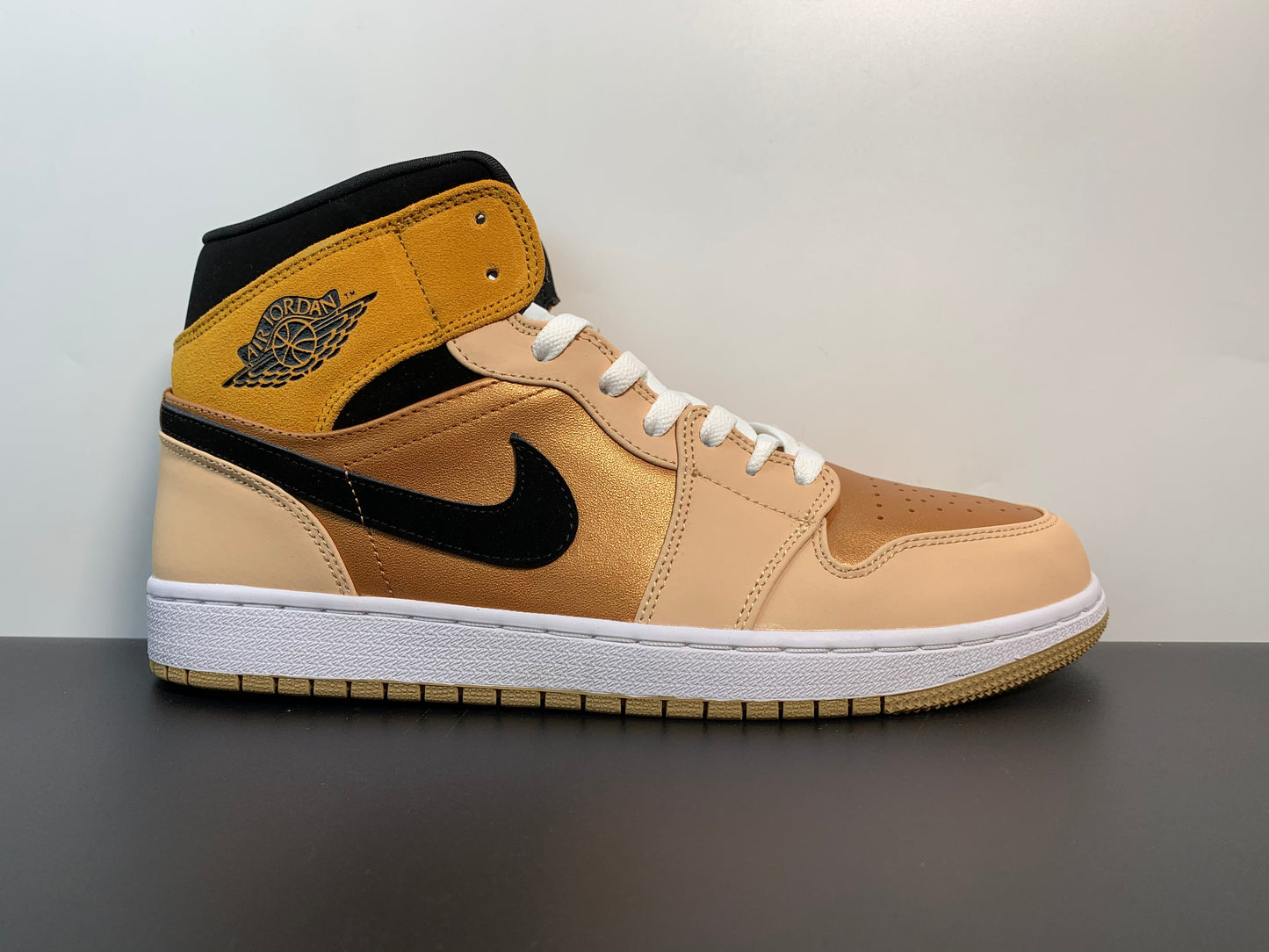 Air Jordan 1 Mid SE  WMNS “Particle Beige  DD2224-200