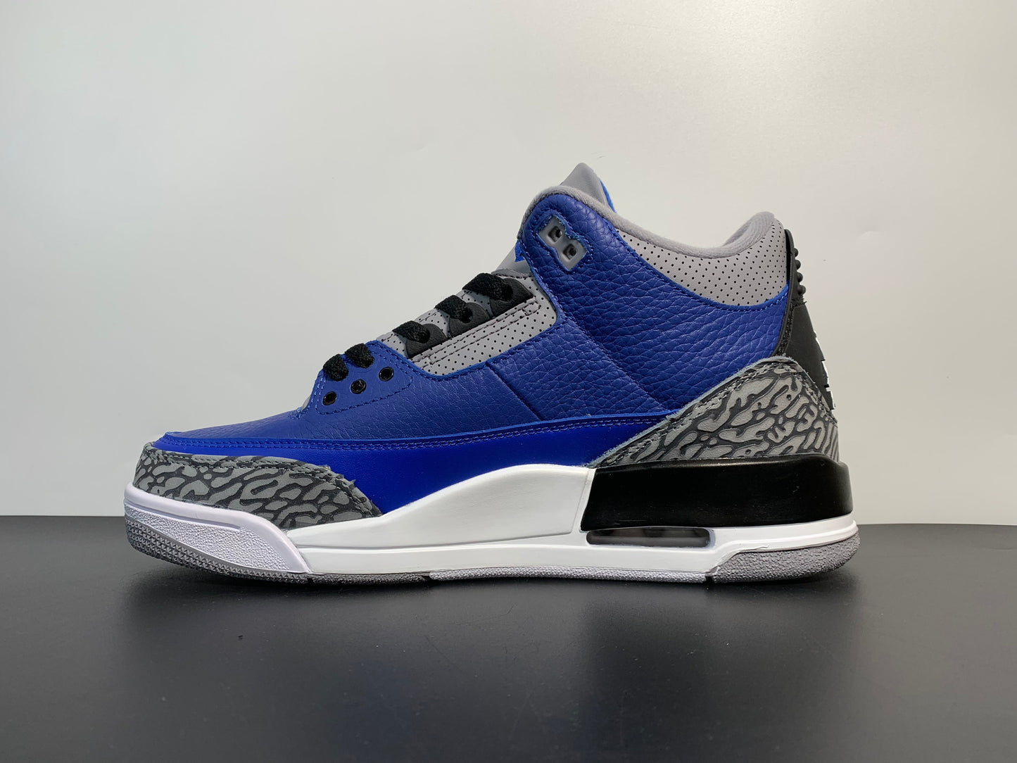 Air Jordan 3 “Varsity Royal” CT8532-400