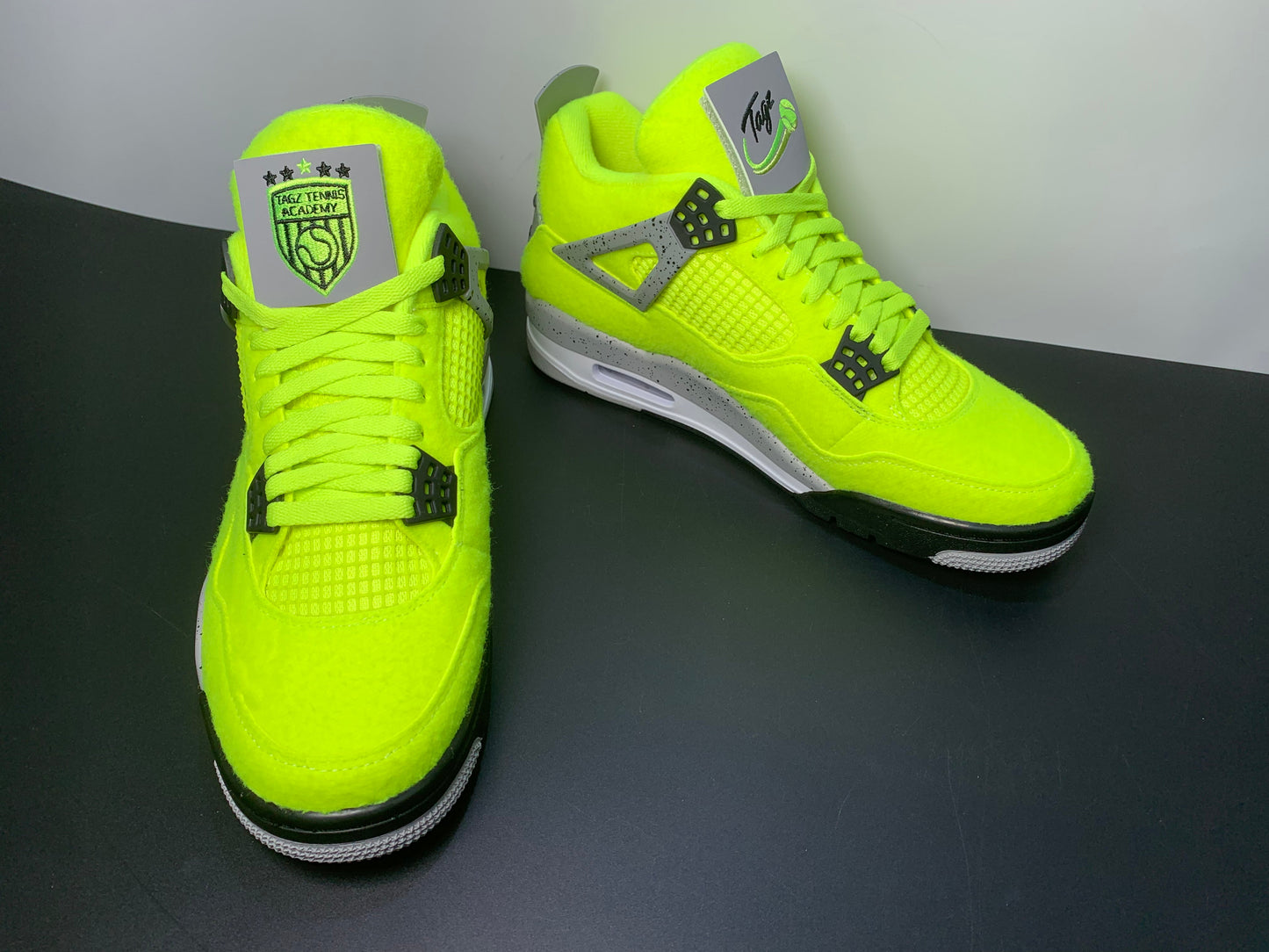 Air Jordan 4 Retro “Let’s Play Tennis” DV6773 700