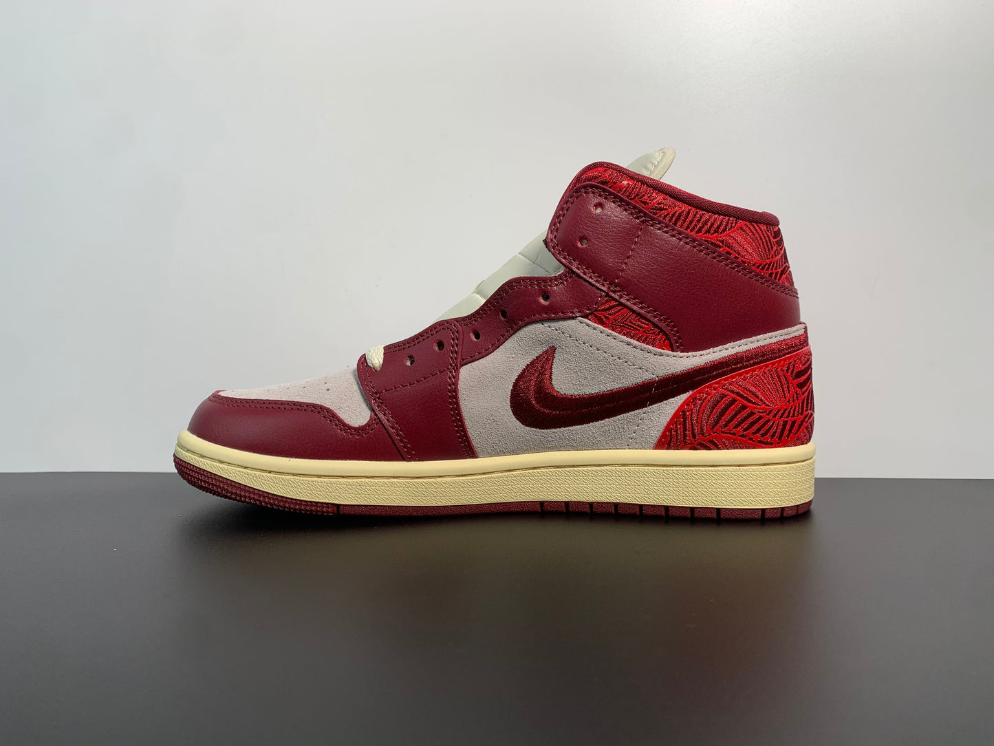 Nike Air Jordan 1 Mid Tiki Leaf Team Red DZ2820-601