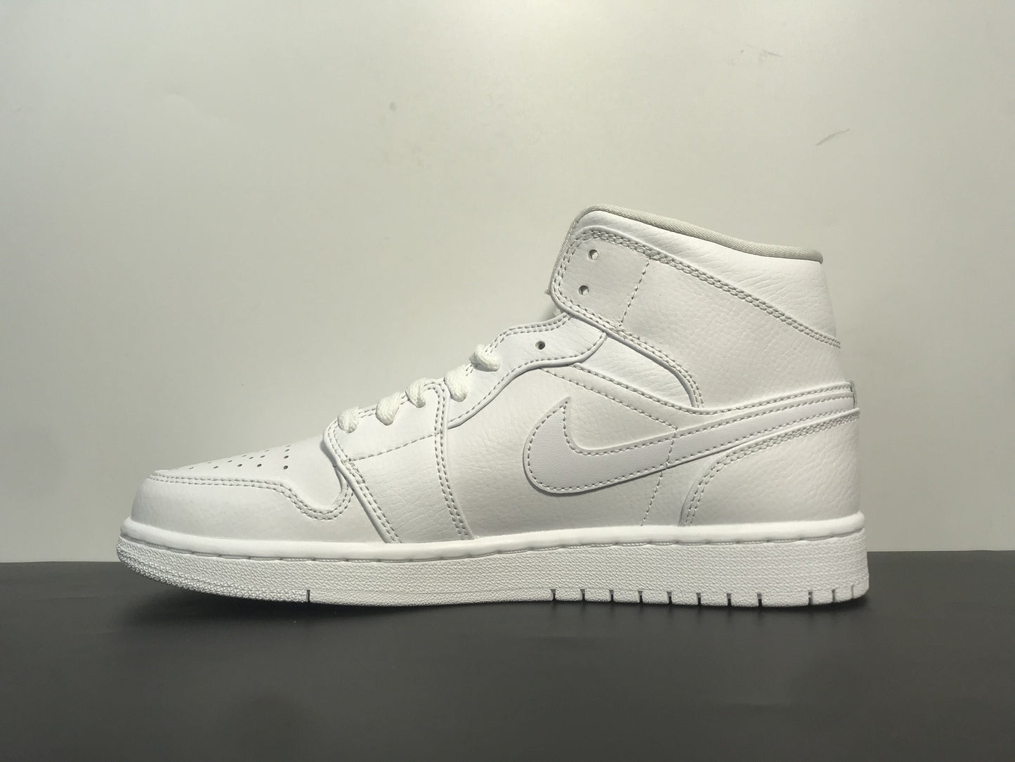 Air Jordan 1 Mid Triple White