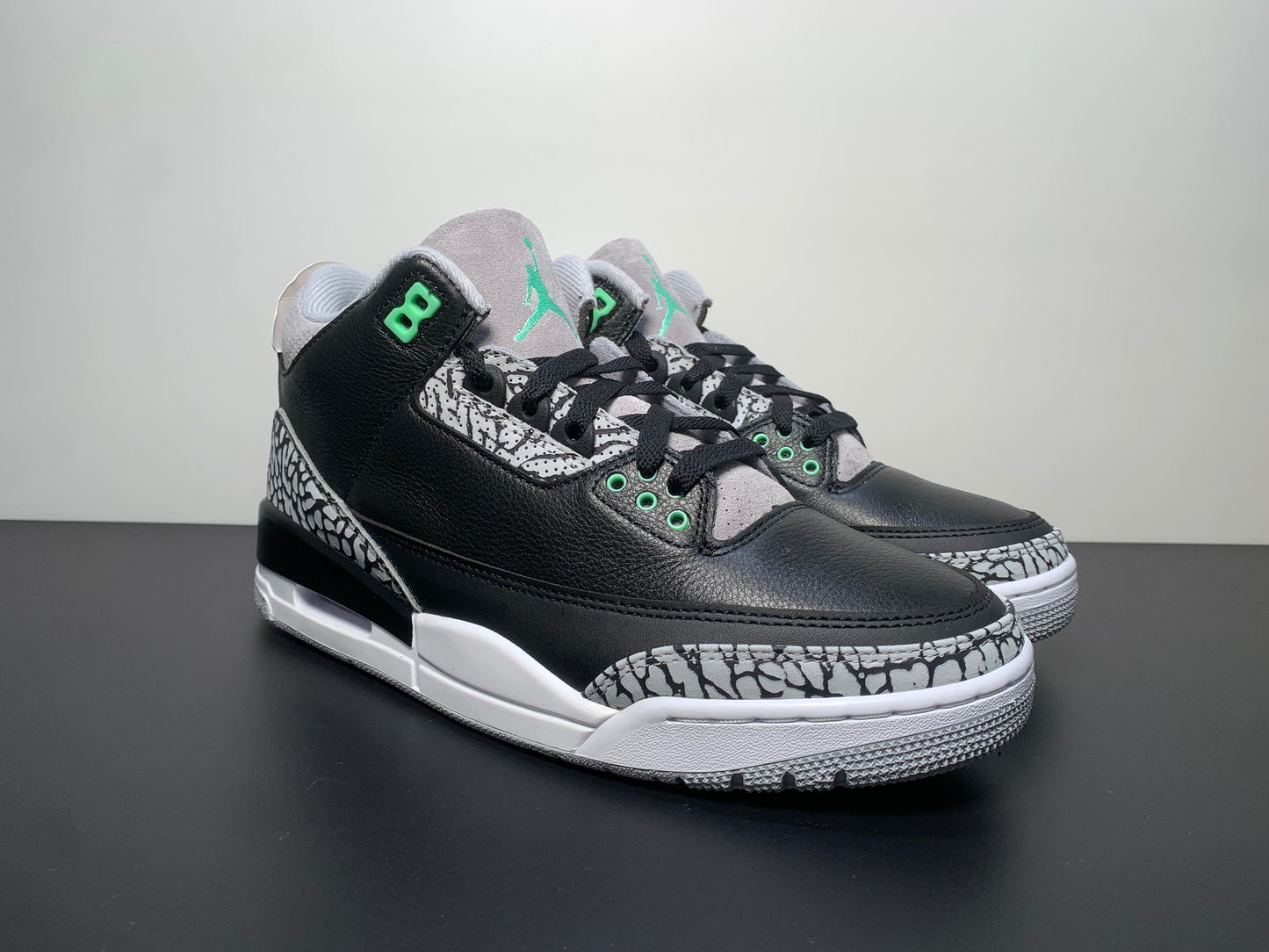 Air Jordan 3 Retro Green Glow CT8532-031