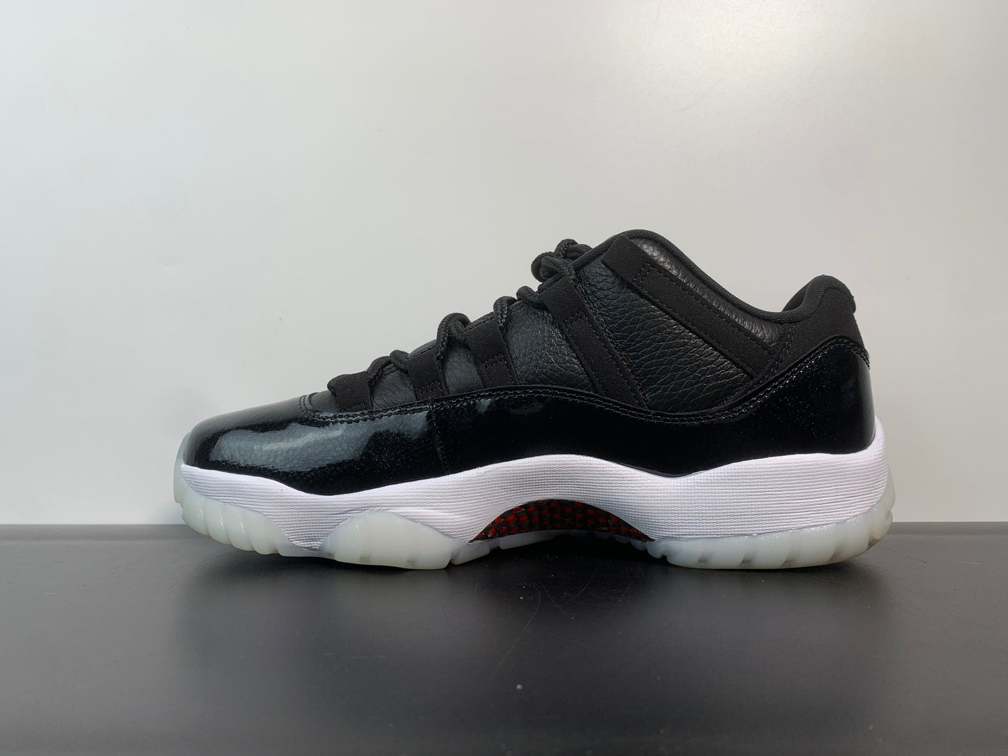 Air Jordan 11 Retro Low 72-10 AV2187-001