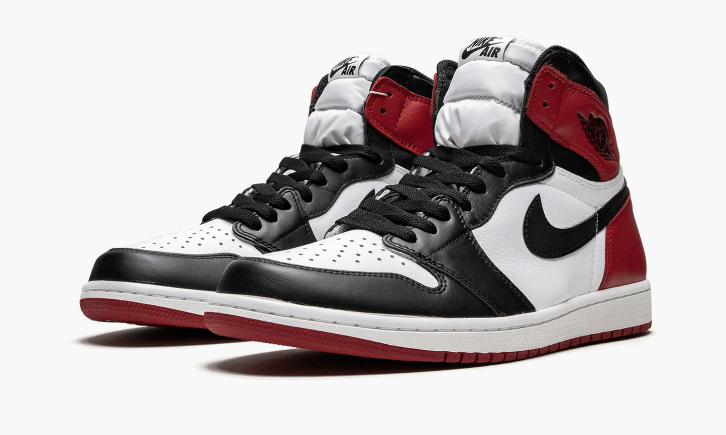 Air Jordan 1 Retro High OG "Black Toe"