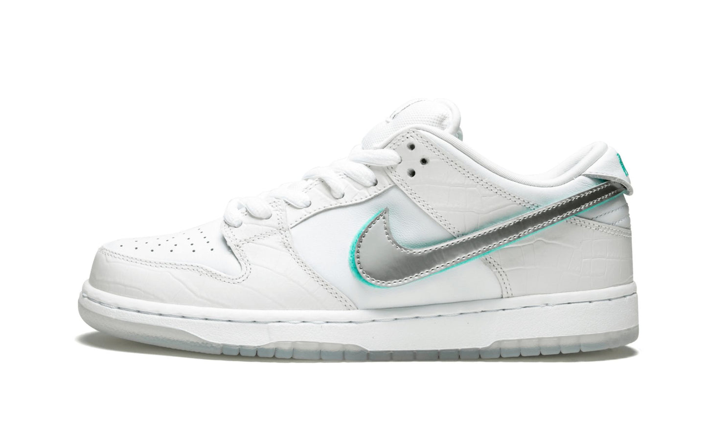 SB Dunk Low Pro OG QS "Diamond Supply White"