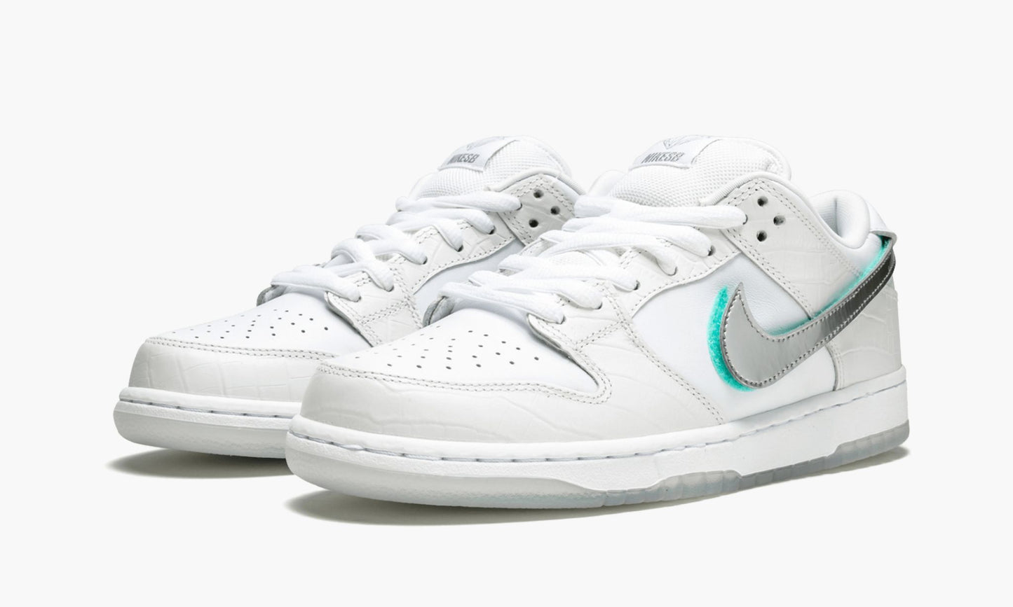 SB Dunk Low Pro OG QS "Diamond Supply White"