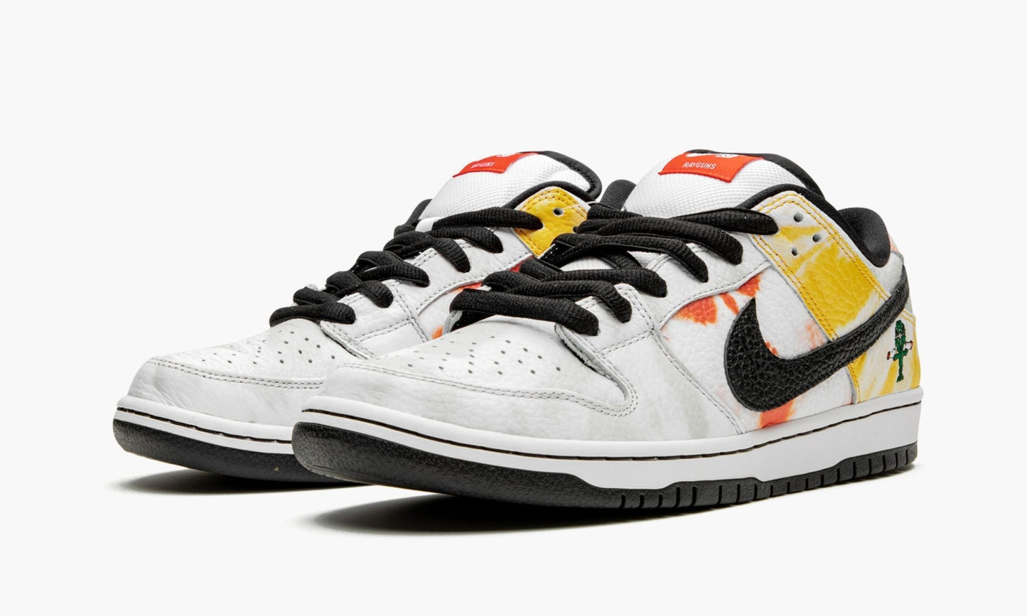 SB Dunk Low "Tie-Dye Rayguns 2019 - White"