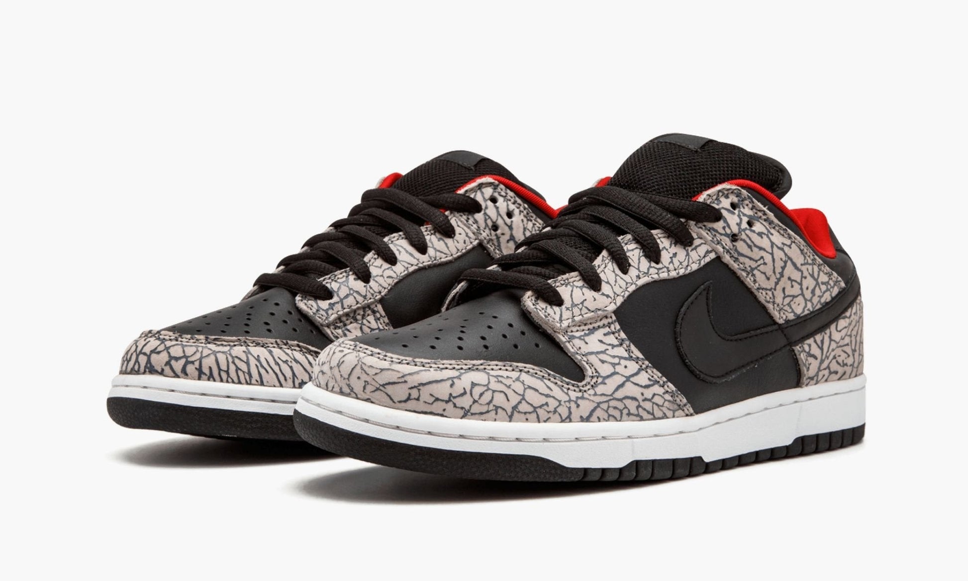 SB Dunk Low Pro "Supreme - Black Cement"