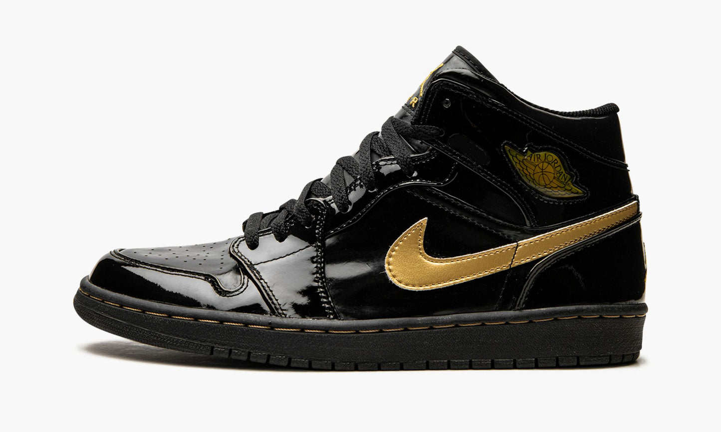 Air Jordan 1 Retro "Black Metallic Gold (2003)"