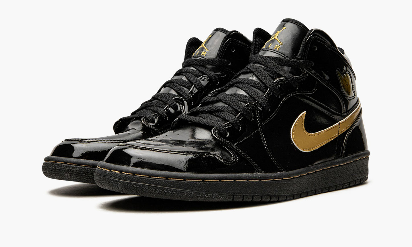 Air Jordan 1 Retro "Black Metallic Gold (2003)"